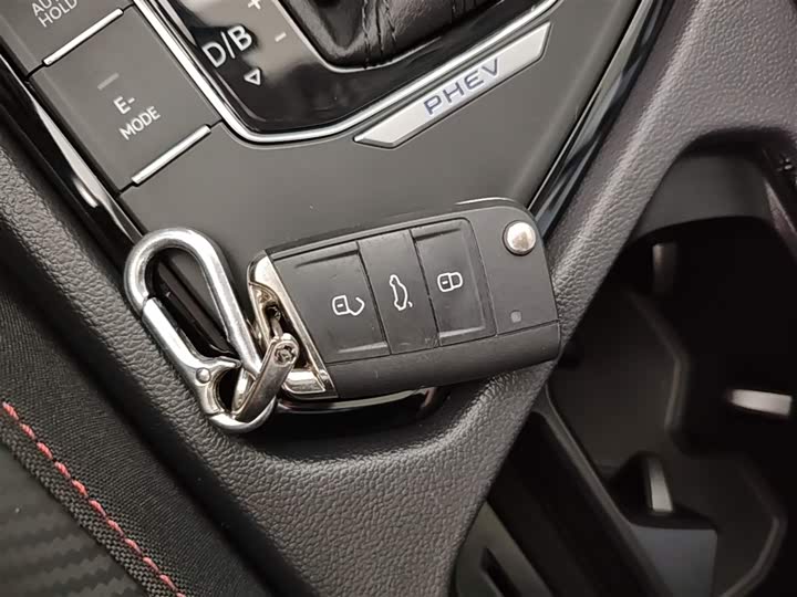 Фото 9 - Volkswagen Tiguan L Hybrid