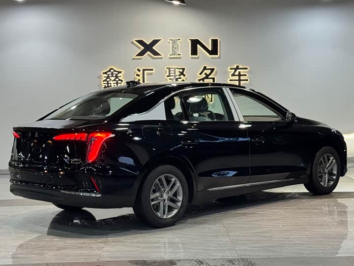 Фото 4 - Hongqi E-QM5