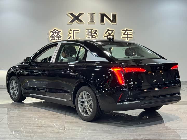 Фото 6 - Hongqi E-QM5