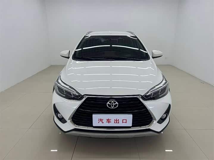 Фото 2 - Toyota Yaris L Hatchback