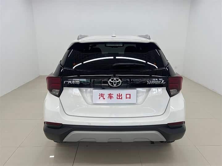 Фото 5 - Toyota Yaris L Hatchback
