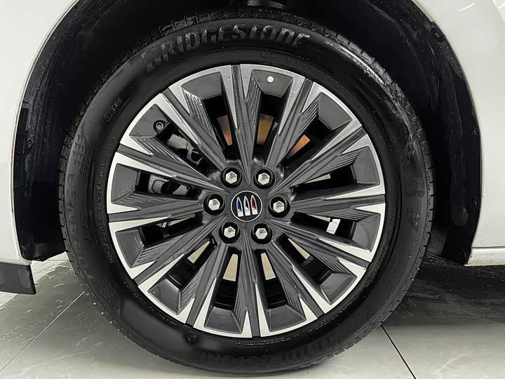 Photo 6 - Buick GL8 ES