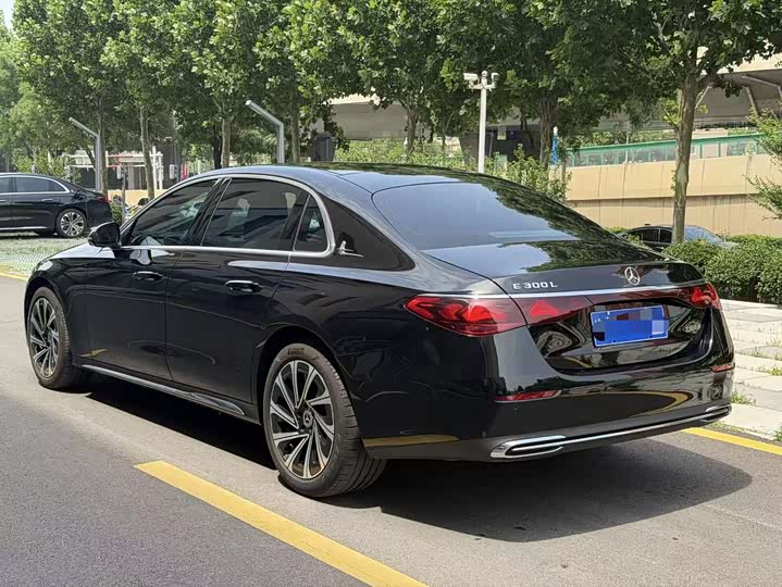 Фото 6 - Mercedes-Benz E-Class