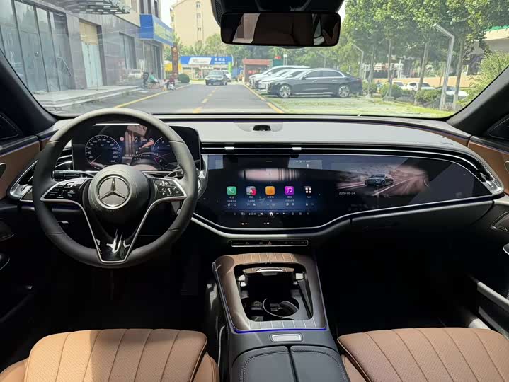 Фото 8 - Mercedes-Benz E-Class