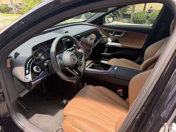 Фото 9 - Mercedes-Benz E-Class