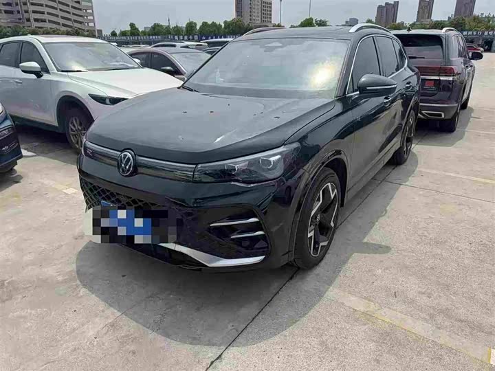 Фото 1 - Volkswagen Tiguan L Pro