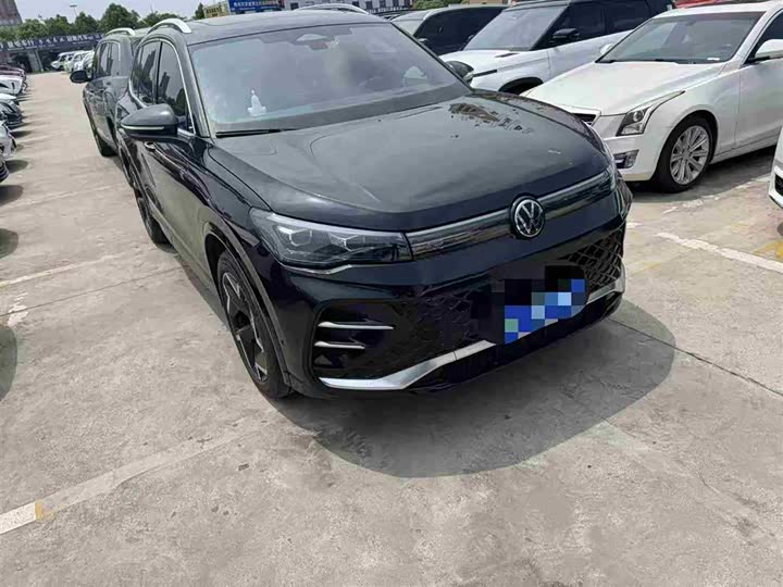 Фото 2 - Volkswagen Tiguan L Pro