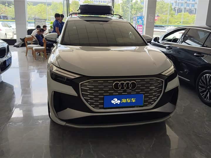 Фото 2 - Audi Q4 e-tron