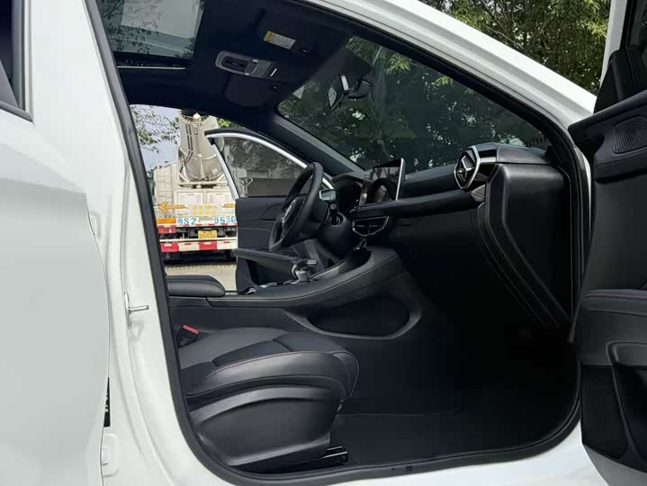 MG Motor 5 2025 2025款 300TGI 全球旗舰版