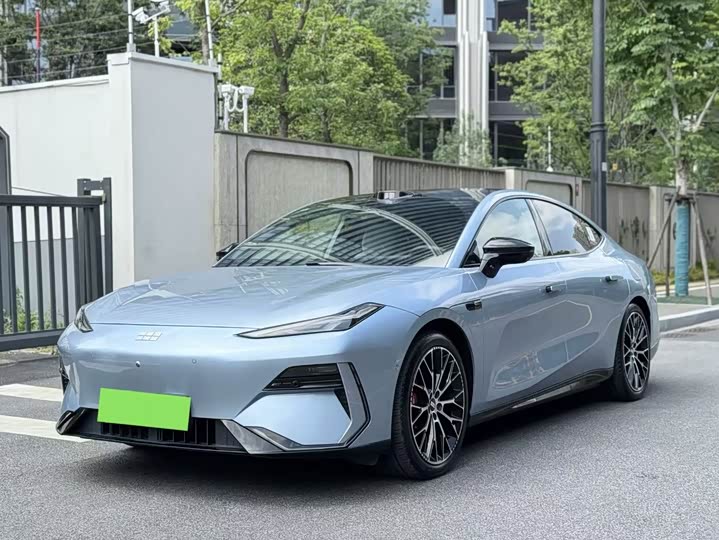 2025 Geely Galaxy E8