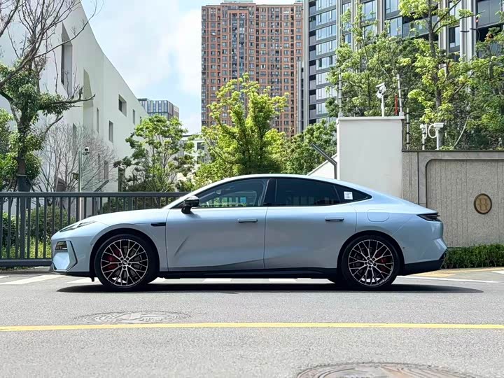 2025 Geely Galaxy E8