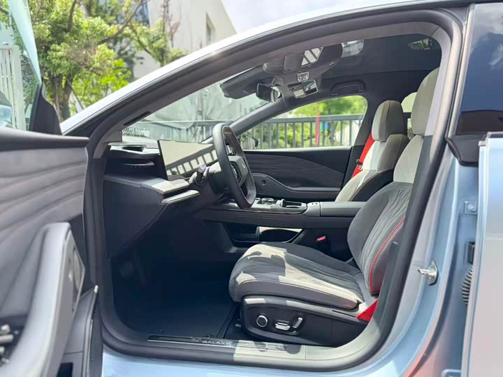 2025 Geely Galaxy E8