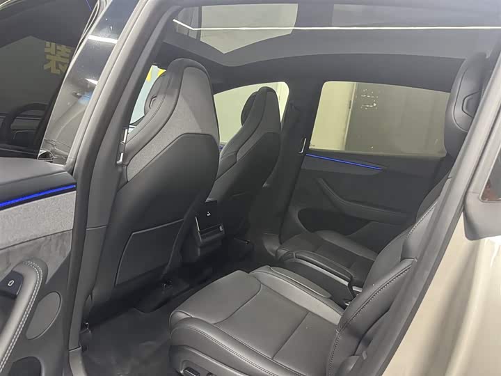 Zdjęcie 6 - Tesla Model Y