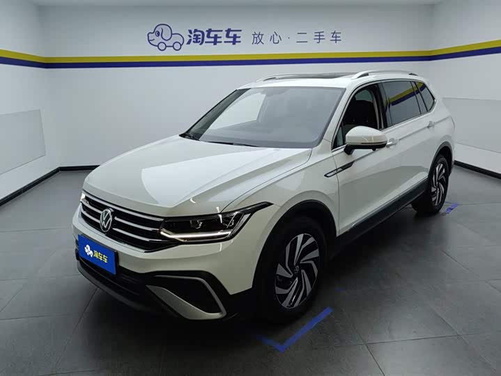 Фото 1 - Volkswagen Tiguan L Pro
