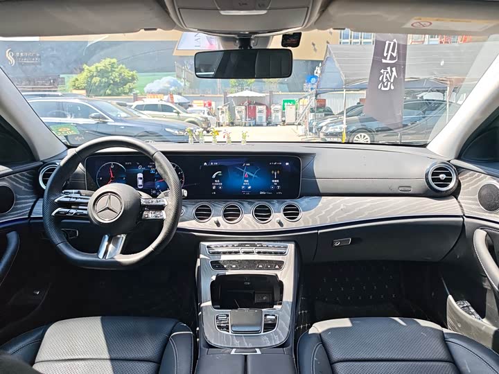 Фото 5 - Mercedes-Benz E-Class