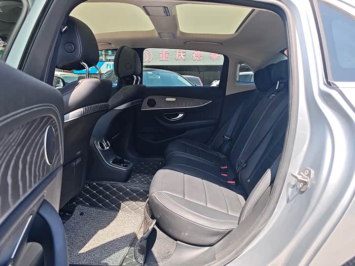 Фото 6 - Mercedes-Benz E-Class
