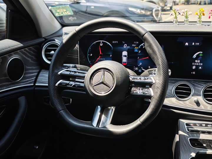 Фото 7 - Mercedes-Benz E-Class