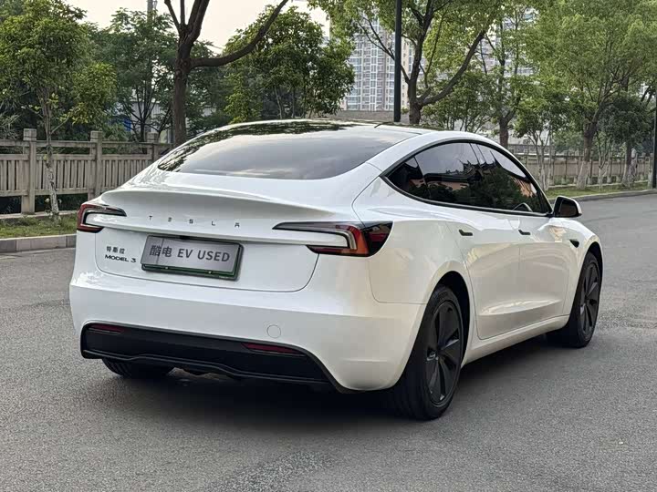 Фото 9 - Tesla Model 3