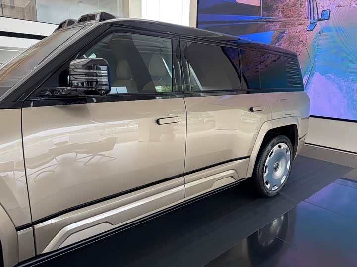 2026 BYD Yangwang U8 L
