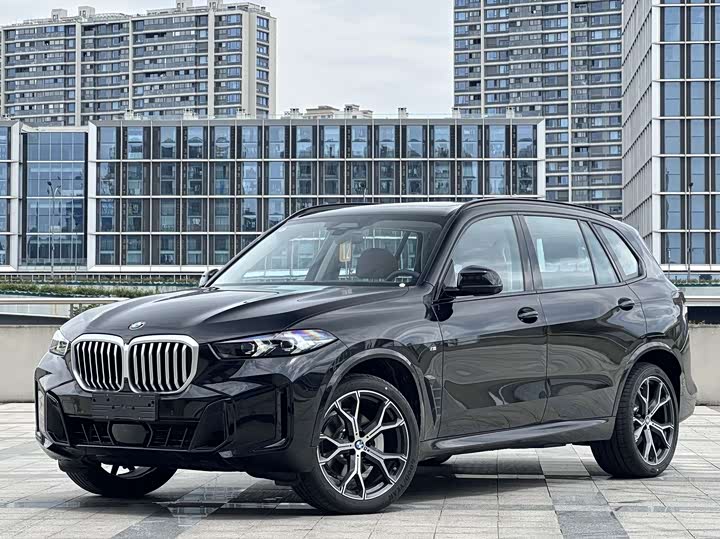 BMW X5 2026 2026款 改款 xDrive 30Li 尊享型M运动曜夜套装