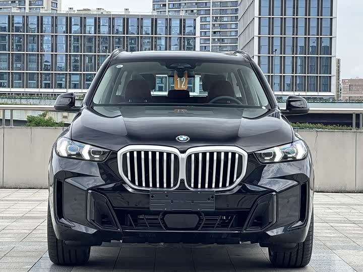 BMW X5 2026 2026款 改款 xDrive 30Li 尊享型M运动曜夜套装