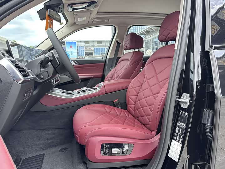 BMW X5 2026 2026款 改款 xDrive 30Li 尊享型M运动曜夜套装