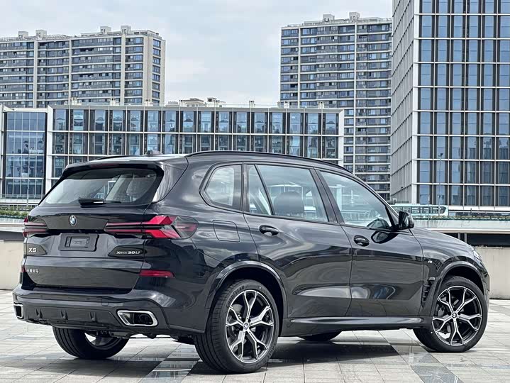 BMW X5 2026 2026款 改款 xDrive 30Li 尊享型M运动曜夜套装