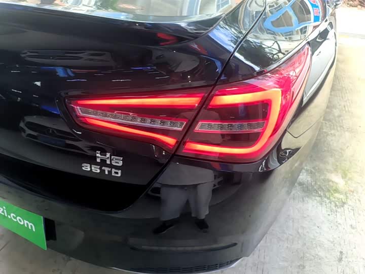 Zdjęcie 8 - Hongqi H5