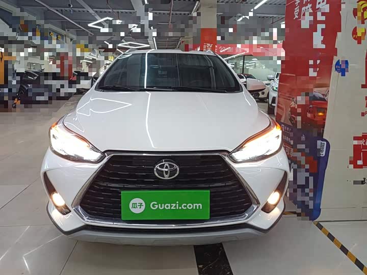 Фото 3 - Toyota Yaris L Hatchback