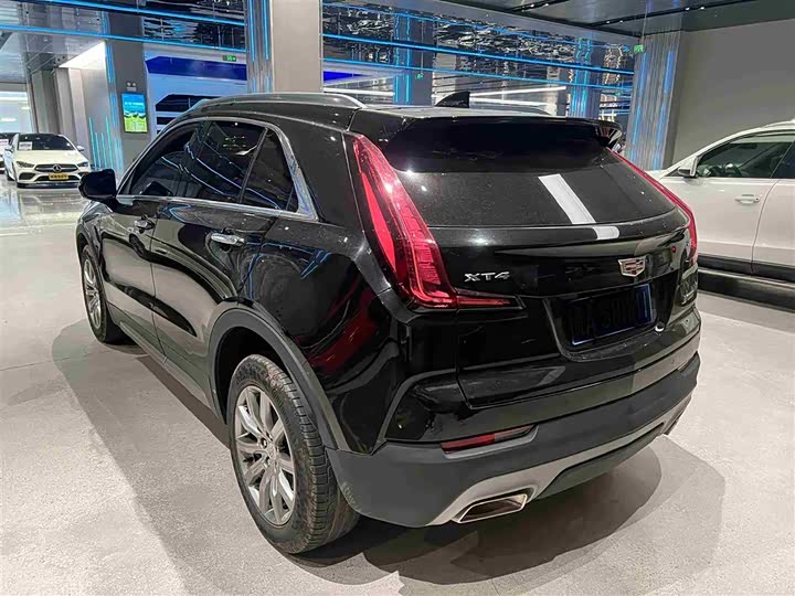 Photo 3 - Cadillac XT4
