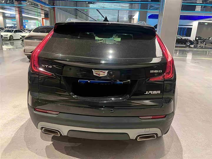 Photo 4 - Cadillac XT4