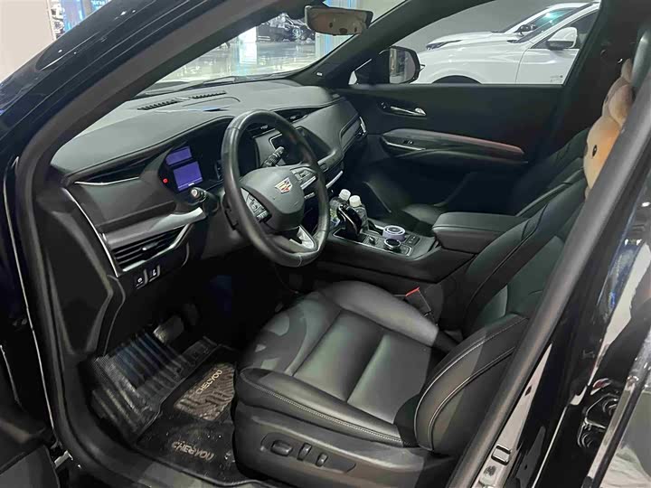 Photo 7 - Cadillac XT4