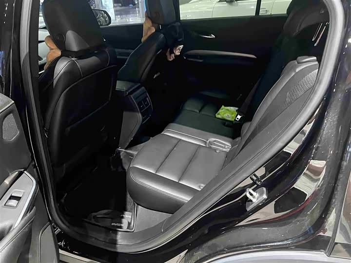 Photo 9 - Cadillac XT4