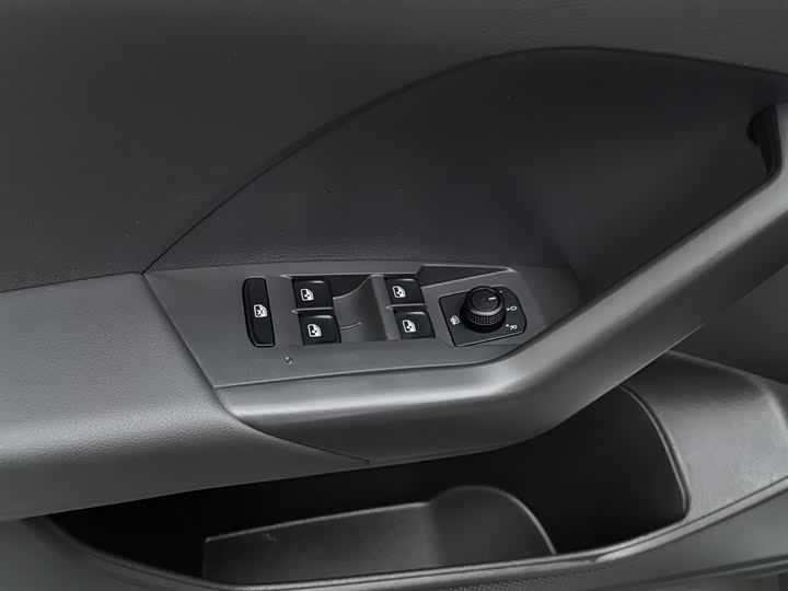 Фото 9 - Volkswagen T-Cross