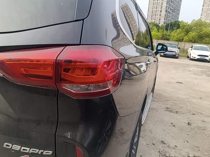 Maxus D90 Pro 2020 2020款 2.0T 汽油四驱旗舰版 6座