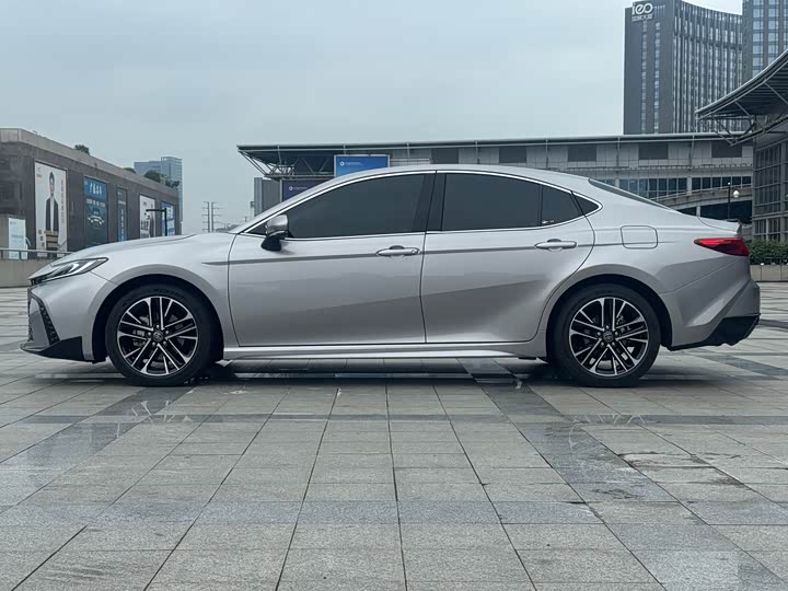 Toyota Camry 2026 2026款 双擎 2.0HSE 运动Lite版