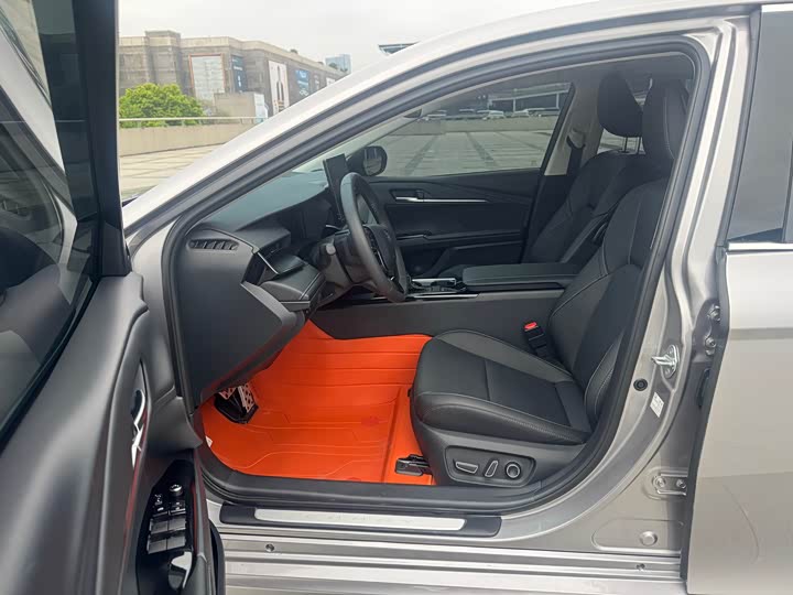 Toyota Camry 2026 2026款 双擎 2.0HSE 运动Lite版