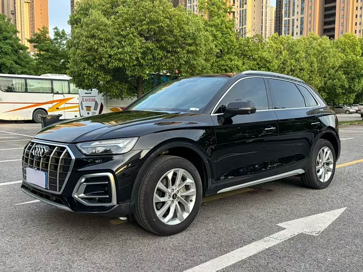 Фото 1 - Audi Q5L