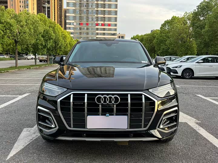 Фото 2 - Audi Q5L