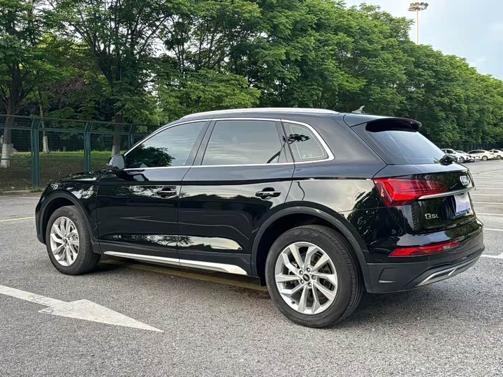 Фото 9 - Audi Q5L