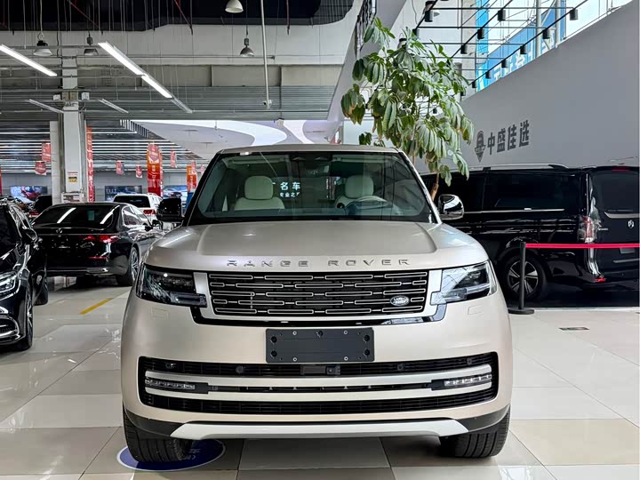 Land Rover Range Rover 2025 2025款 3.0 L6 400PS 盛世加长版