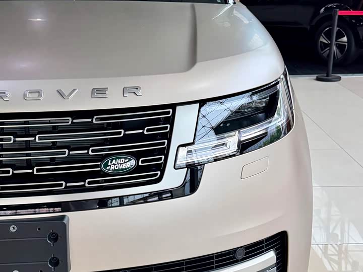 Land Rover Range Rover 2025 2025款 3.0 L6 400PS 盛世加长版