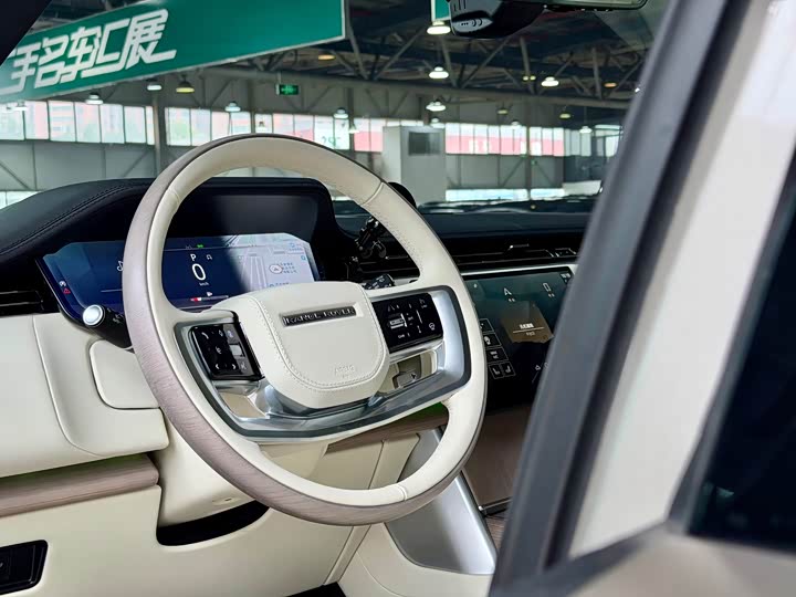 Land Rover Range Rover 2025 2025款 3.0 L6 400PS 盛世加长版