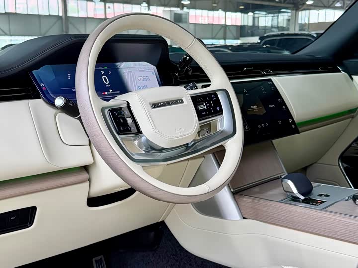 Land Rover Range Rover 2025 2025款 3.0 L6 400PS 盛世加长版