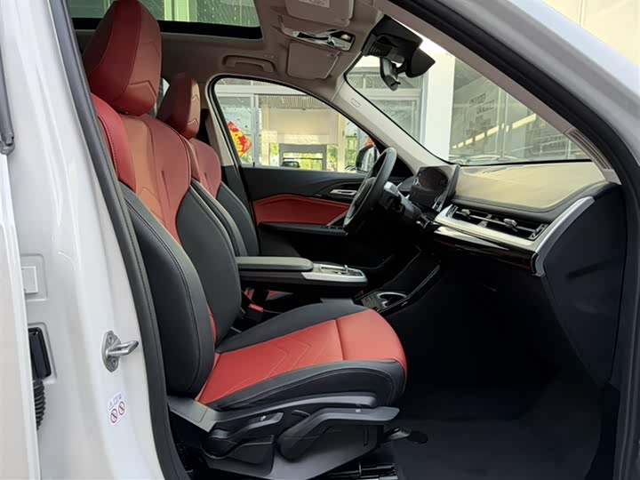 Фото 2 - BMW X1