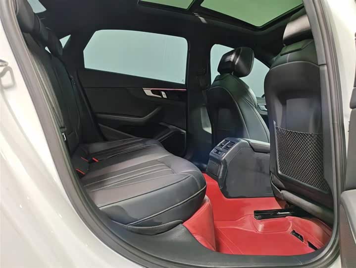 Фото 6 - Audi A4L