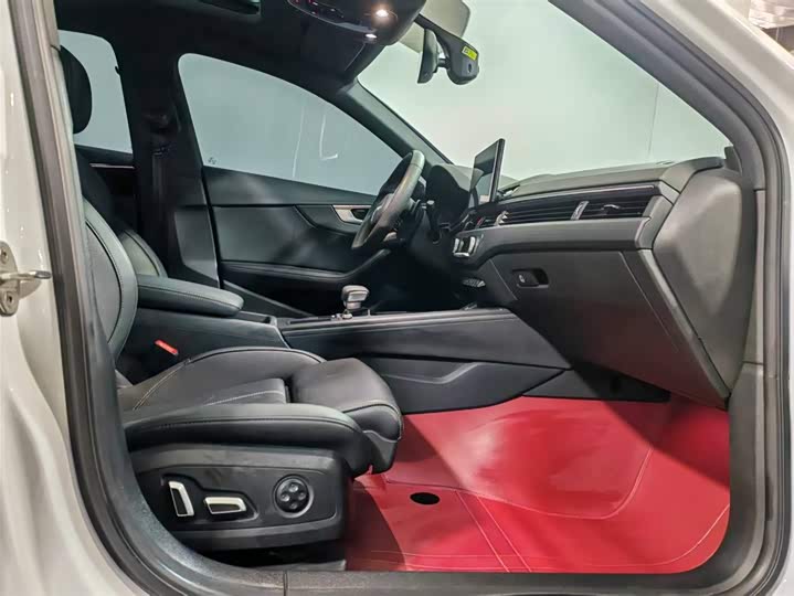 Фото 7 - Audi A4L