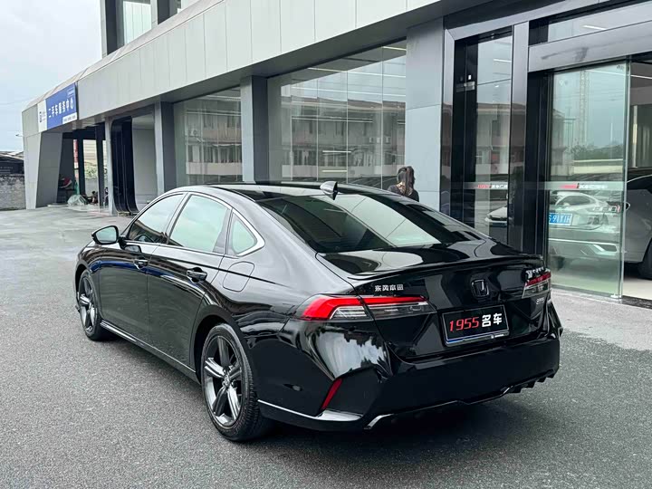 Фото 7 - Honda Inspire