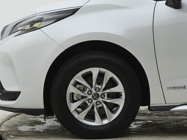 Фото 5 - Toyota Granvia