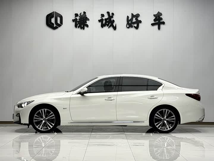 Photo 4 - Infiniti Q50L